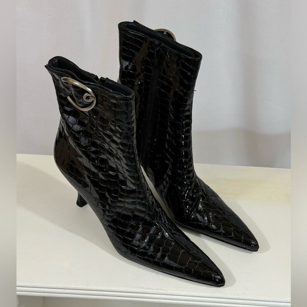 NWT: Stuart Weitzman Buckleboot Black Sioux Croco booties